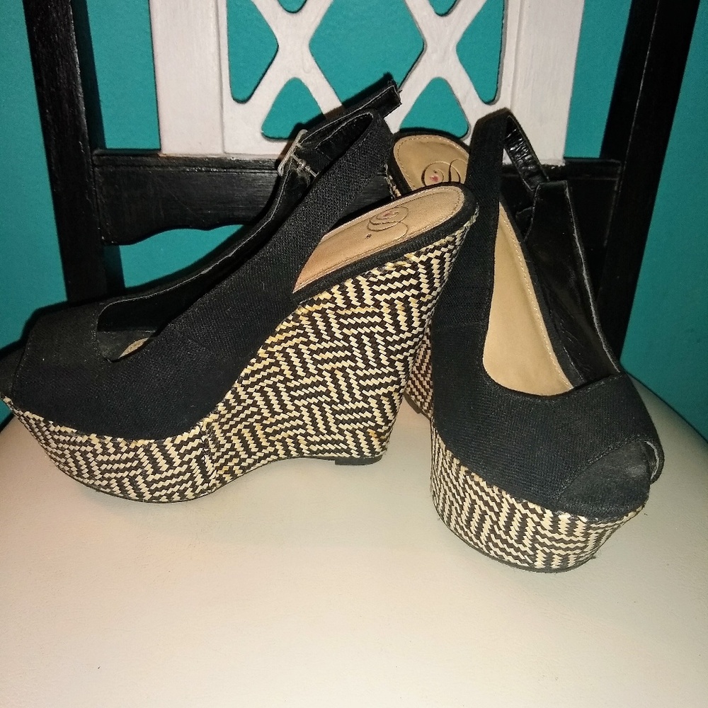 Black and White Wedges - Picture 4 of 8